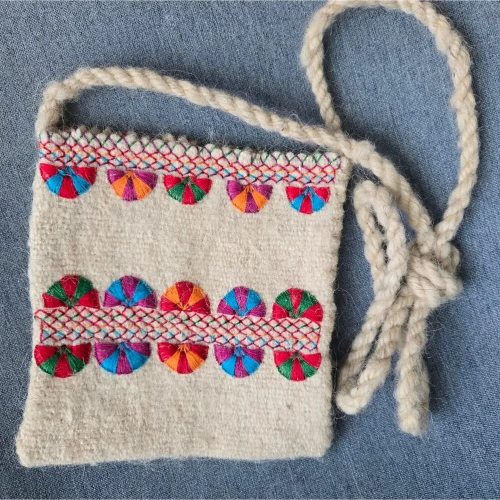 Mayan Copal Handwoven Wool & Cotton Satchel Bag – Chiapas, Mexico - Picture 4 of 7